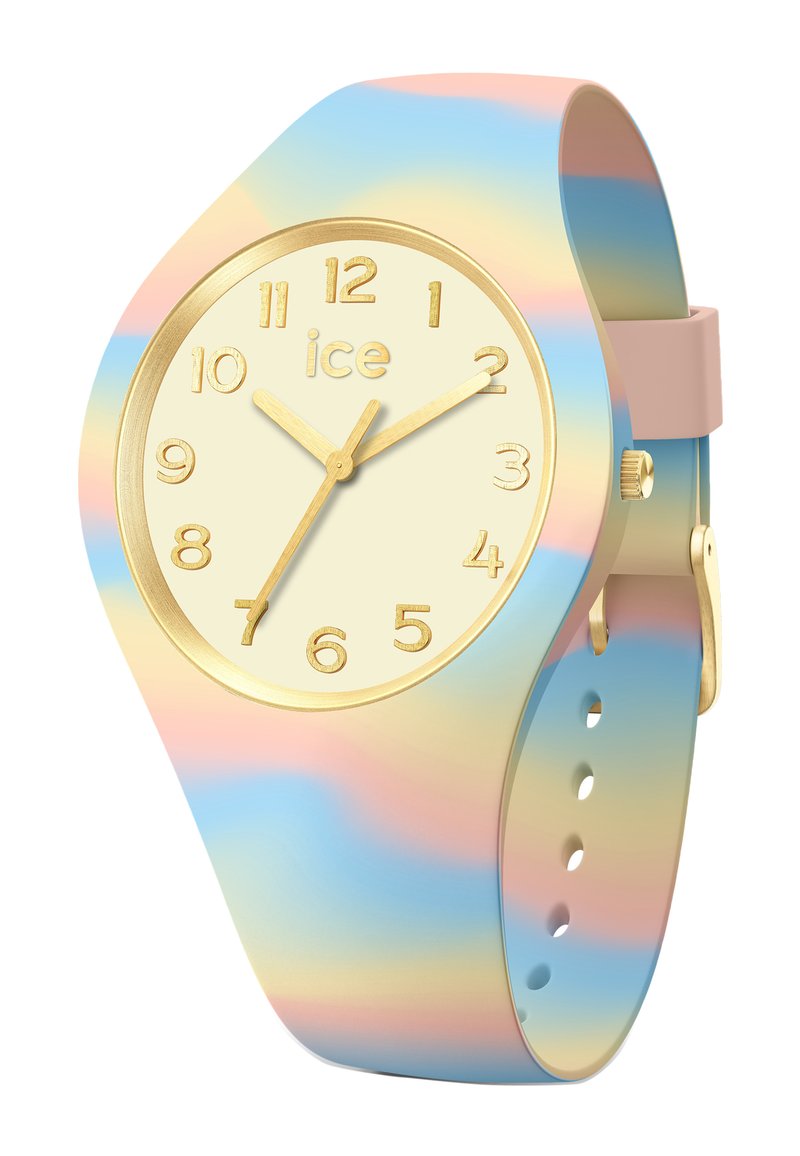 Montre en silicone multicolore avec un cadran doré, un fond crème et de grands marqueurs numériques ; elle possède un bracelet dégradé pastel et de simples aiguilles dorées.