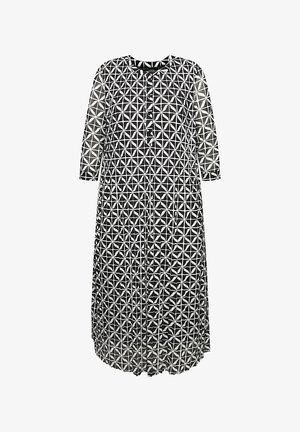 Robe à motifs géométriques noir et blanc avec un col rond, des manches trois-quarts et des boutons sur le devant.
