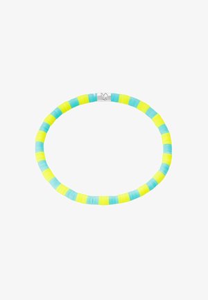 Stretch-Armband mit abwechselnd türkisfarbenen und gelben flachen runden Perlen und einem kleinen silbernen Verschluss mit graviertem Blattdesign.