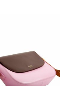 Still Nordic stillPura round Crossbody - Taška cez plece - pink