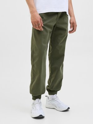 Jack & Jones JPSTKANE TROY CUFFED JOGGER NOOS - Pantalones - olive night