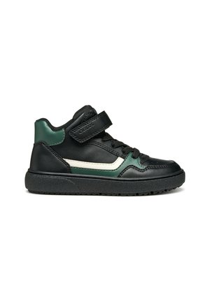Zwarte hoge sneakers met groene en witte accenten, gemaakt van leer, met een klittenbandsluiting en een gestructureerde rubberen zool.