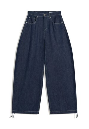 Pantaloni din denim albastru închis cu croială largă, buzunare frontale, închidere cu nasturi și șnururi ajustabile la tiv.