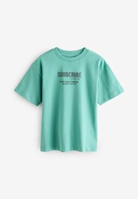Mintgrünes Baumwoll-T-Shirt mit Rundhalsausschnitt und kurzen Ärmeln, das vorne ein Druckdesign in dunkelgrauem Text zeigt.