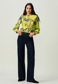 Next GATHERED SIDES REGULAR FIT - Blúzka - yellow blue print