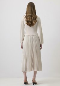 Thumbnail Image 3