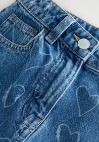 Unselected, mid blue denim heart