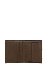 Portafoglio in pelle marrone con svariati slot per carte, una finestra trasparente per l'ID e una finitura testurizzata. L'interno è suddiviso in scomparti per una migliore organizzazione.