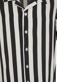 Urban Classics RESORT - Button down-skjorte - black offwhite