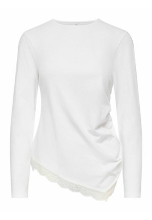 Haut blanc pour femme à manches longues avec col rond, ourlet asymétrique, fronces latérales et bordure en dentelle le long du bord inférieur.