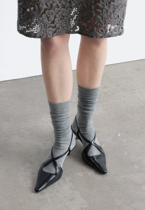& OTHER STORIES, Classic heels - black