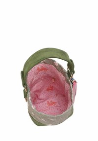 Bolso de ante sintético verde con un interior de patrón rosa que muestra gráficos de ciervos y flores, con un asa resistente y un bolsillo con cremallera.