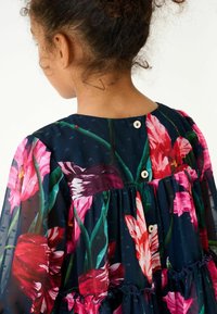Baker by Ted Baker BAKER BY TED BAKER NAVY FLORAL TIERED DRESS - Rochie de zi - navy