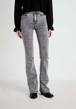 NMSALLIE - Flared Jeans - light grey denim