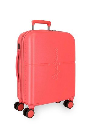 Maleta rígida de color coral brillante con cuatro ruedas dobles giratorias, asa telescópica, asa lateral y logo en relieve en el frente.