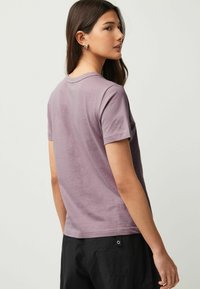 Next ESSENTIAL  SHORT SLEEVE CREW NECK  - REGULAR FIT - Osnovna majica kratkih rukava - mauve purple
