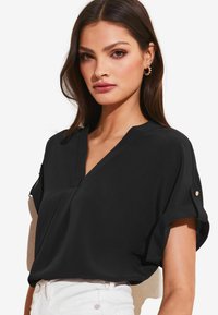 Lipsy UTILITY SHORT ROLL SLEEVE - REGULAR FIT - Blúzka - black