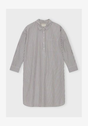 Prugasta košulja s dugim rukavima u bijeloj i tamnoplavoj boji, s gumbima sprijeda, ovratnikom i lijevim džepom na prsima. Mekani pamučni materijal.