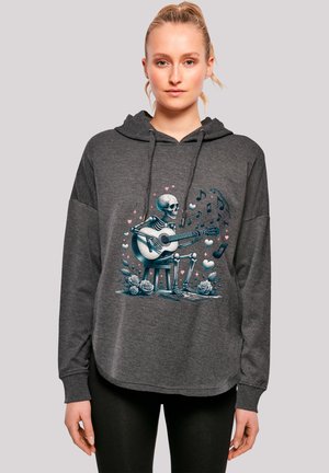 Grauer Hoodie mit großemgrafischen Motiv eines Skeletts, das Gitarre spielt, umgeben von Rosen, Herzen und Noten. Weicher Stoff, lockere Passform.