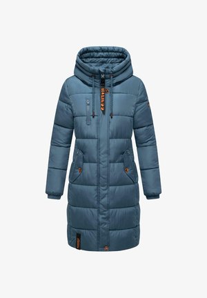 Abrigo acolchado en color teal con capucha, que presenta un cierre frontal, dos bolsillos laterales y acentos de hardware naranja en contraste. Puños ajustables.