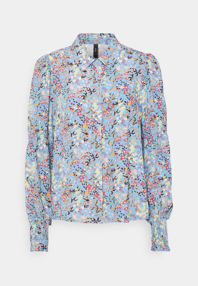 Blouse bleu clair à manches longues avec imprimé floral coloré, boutonnage devant, manches bouffantes et poignets smockés.