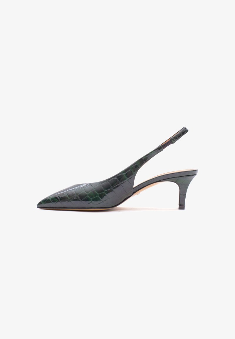 Grüner Slingback-Pumps aus Kunst-Krokodilleder mit spitz zulaufender Zehenpartie, niedrigem, gestapeltem Absatz und feiner Naht an der Riemen.