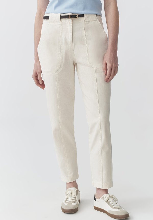 VERONIKO - Jeans Tapered Fit - cream