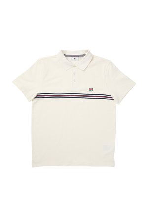 Wit poloshirt met korte mouwen en kraag, drie knopen, horizontale marineblauwe en rode strepen over de borst, en een klein logopatch op de linkerborst.