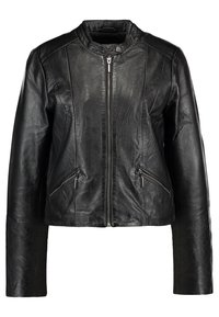 Černá kožená motorkářská bunda s úzkým střihem, vysokým límcem, zipem vpředu a diagonálním prošíváním na rukávech. Obsahuje dvě kapsy na zip.