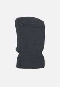 Balaclava en tricot gris foncé avec texture côtelée et design sans couture. Présente une étiquette de marque cousue sur le côté. Matière douce et extensible.