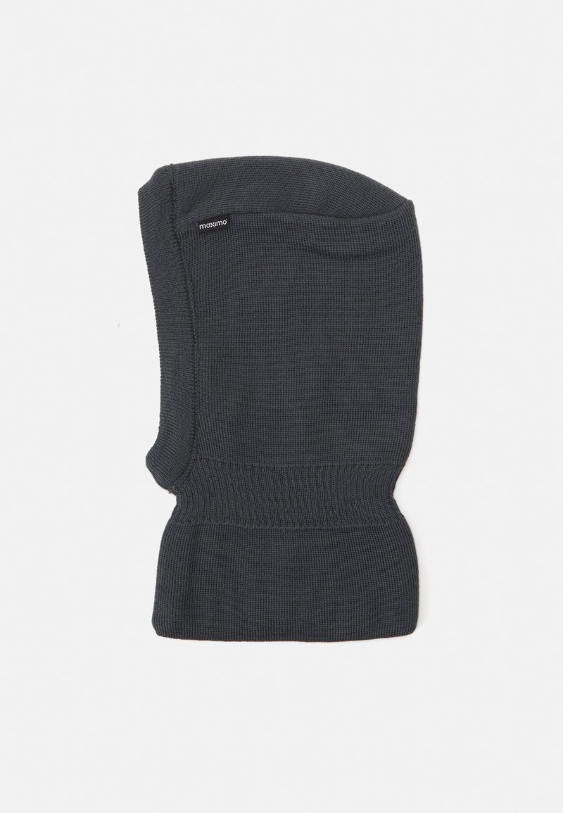 Balaclava en tricot gris foncé avec texture côtelée et design sans couture. Présente une étiquette de marque cousue sur le côté. Matière douce et extensible.