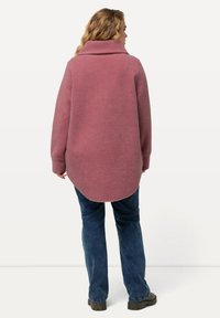 Ulla Popken FLEECESHIRT MIT ZIPPER - Felpa in pile - berry