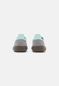 adidas Originals HANDBALL SPEZIAL UNISEX - Sneakers - grey three/clear mint