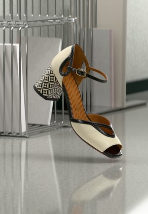 RODEO - Peep-toes - leche