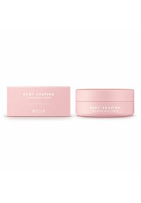 Barattolo cilindrico rosa e scatola abbinata con testo bianco; etichettato "Crema Fango Draining per Modellare il Corpo" con un design minimalista.