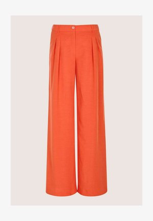 Weit geschnittene Hosen aus leuchtend orangefarbenem Stoff, mit vorderen Falten, einem Knopfverschluss und einer glatten Textur. Ideal für legere oder formelle Anlässe.