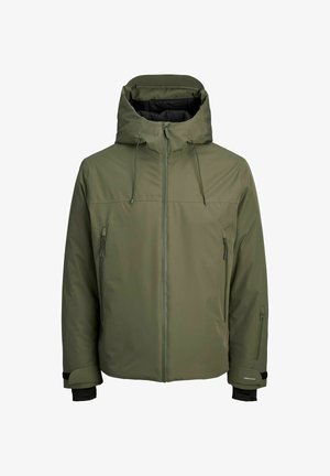 Oliwkowa wodoodporna kurtka z odczepianym kapturem, przednim zamkiem błyskawicznym i dwoma bocznymi kieszeniami na zamek. Posiada regulowane mankiety i gładką fakturę.