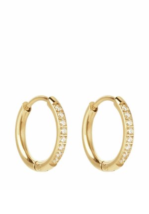 Petites boucles d'oreilles créoles en or avec une rangée de petites pierres précieuses claires disposées le long de la surface extérieure.