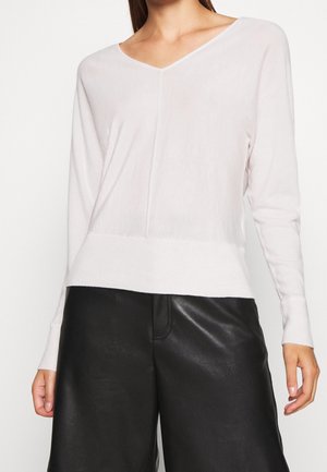 Stickad tröja - white