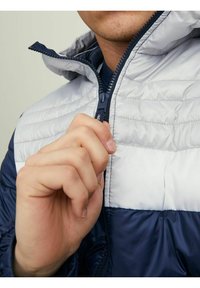 Jack & Jones JJEHERO PUFFER HOOD - Zimní bunda - navy blazer