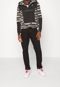 Ellesse Vindjacka - black