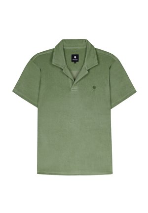 Polo shirt vert à manches courtes avec un col en tissu éponge doux. Présente un petit logo d'arbre sur la poitrine gauche.