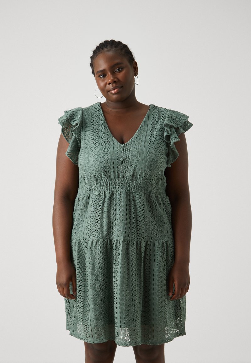 Vero Moda Curve VMHONEY V NECK DRESS  - Robe de jour - laurel wreath