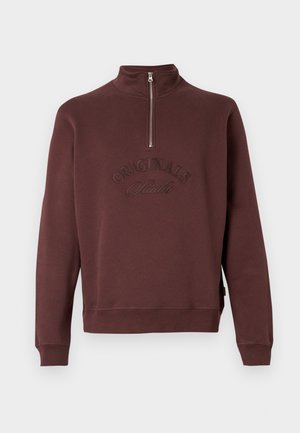 Felpa bordeaux con colletto alto e mezzo zip, caratterizzata da testo in rilievo "ORIGINALS Studio" sul davanti e polsini a coste.