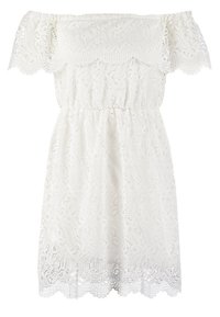 Robe blanche en dentelle à épaules dénudées avec bords festonnés, manches courtes et taille élastique, présentant des motifs floraux et géométriques.