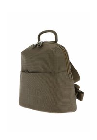 Zaino compatto in tessuto marrone con tasca frontale con zip, manico superiore arrotondato e spallacci regolabili.