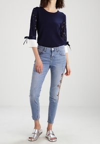 Molly Bracken Stickad tröja - dark blue