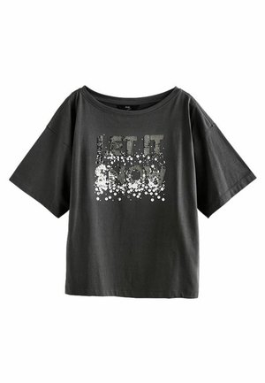 Mörkgrå kortärmad T-shirt med rund hals, prydd med silverfärgade paljetter som formar texten "LÅT DET SNÖA" samt en texturerad yta.