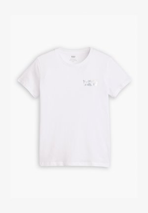 Balts kokvilnas T-krekls ar apaļu kakla izgriezumu un īsām piedurknēm. Uz kreisā krūšu laukuma ir mazs zils un sudraba folijas attēls.