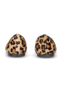 Leoparda raksta dzīvokļu kurpes ar mīkstu kažokādas līdzīgu tekstūru, noapaļota purngala, melna zole un elegants aizmugures dizains.